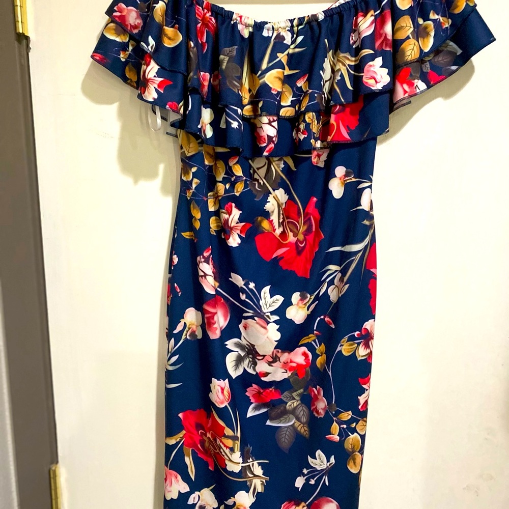 Sidefeet offshoulder dress